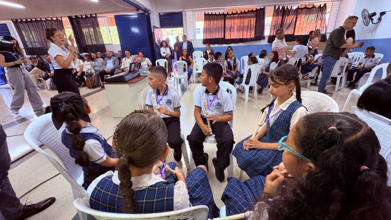 Japón y Medellín se unen para impulsar la educación musical: 400 estudiantes beneficiados