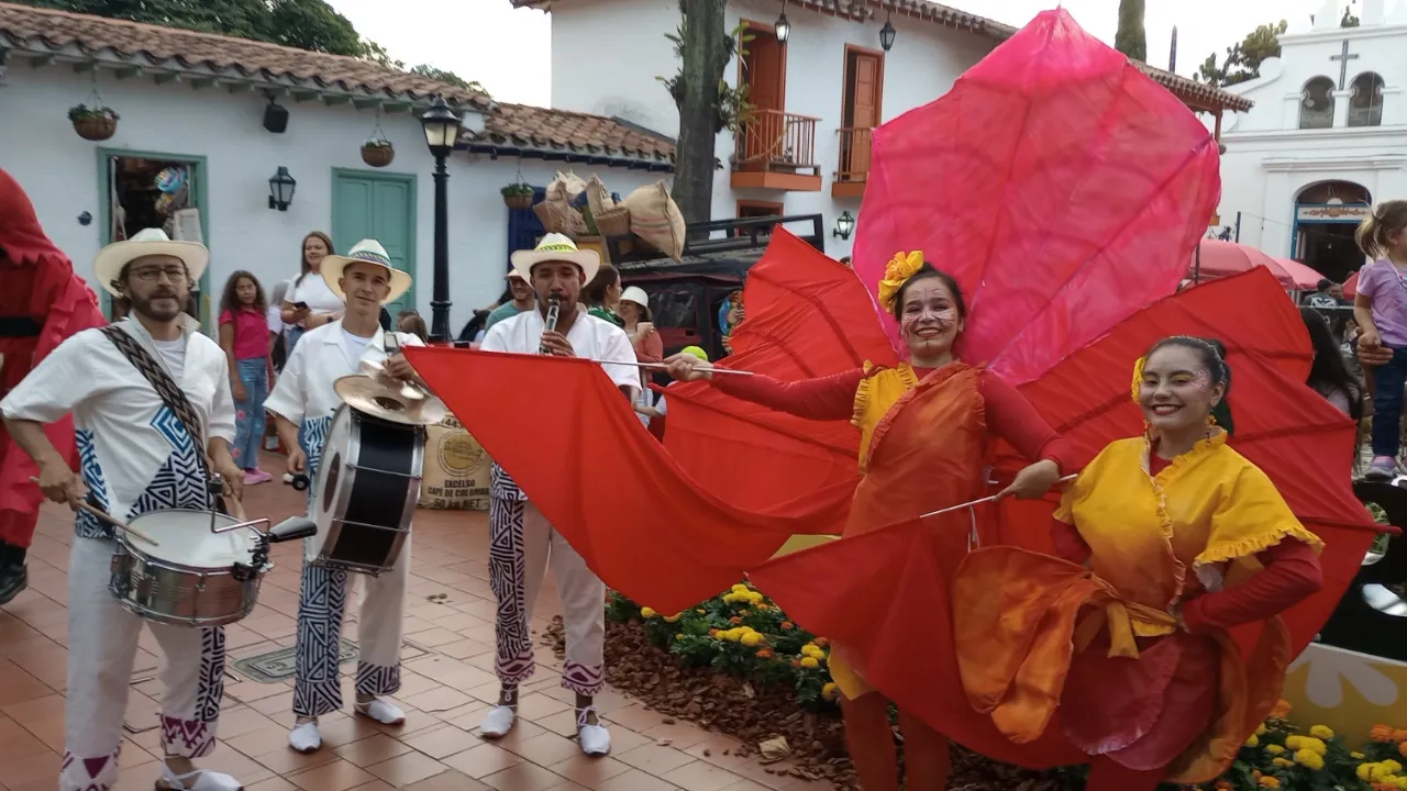 Pueblito Paisa florece con siembra de más de 4.600 especies ornamentales