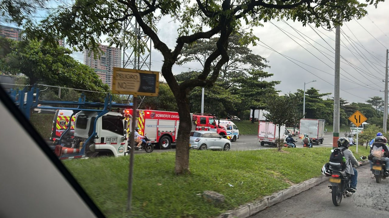 Qué tragedia Motociclista perdió la vida en La Regional hay un trancón imposible en el sur del Valle de Aburrá