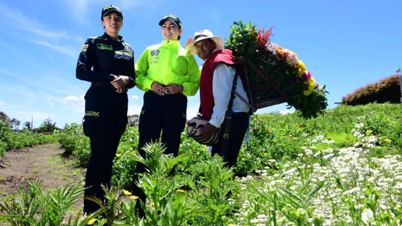¡Con toda la seguridad! Más de 2.500 policías custodiarán la Feria de las FloresLa Policía de Medellín desplegará vigilancia terrestre y aérea en los 506 eventos de la Feria, con monitoreo permanente en zonas turísticas como Santa Elena y el Pueblito Paisa.