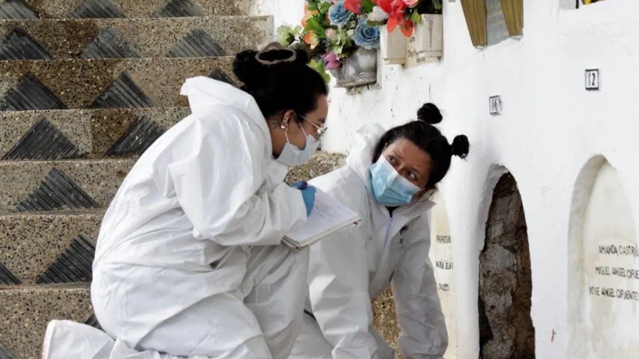  buscan cuerpos de desaparecidos en 34 tumbas