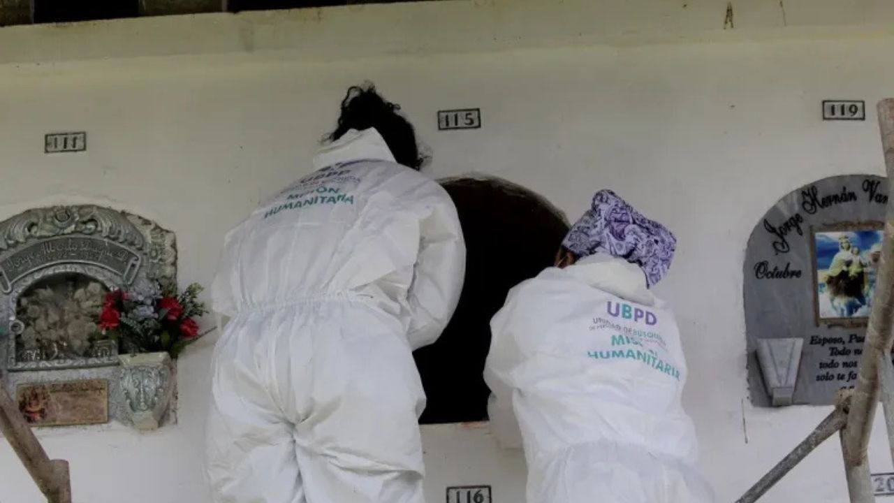  buscan cuerpos de desaparecidos en 34 tumbas