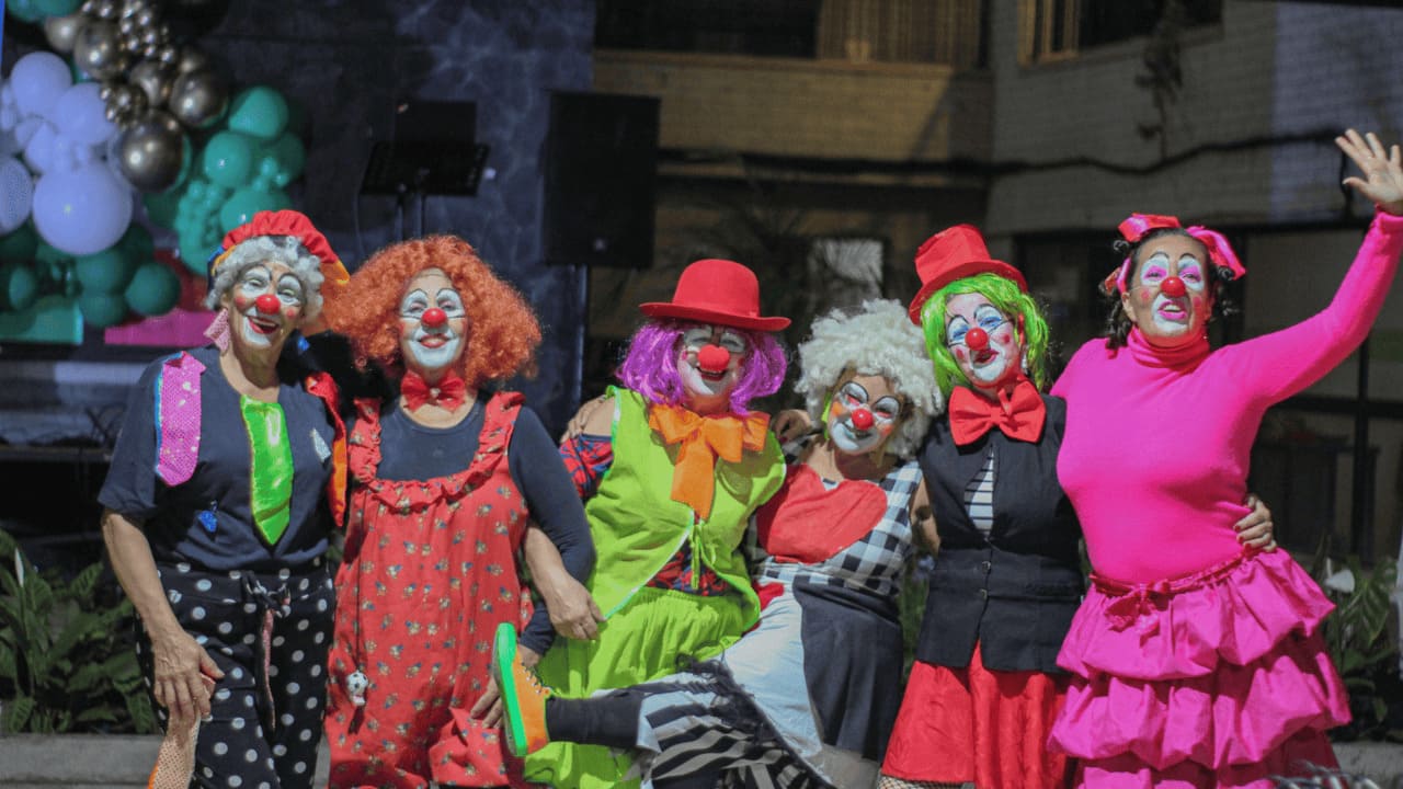 Sabaneta celebra el Mes del Adulto Mayor con una noche cultural en el Parque Erato