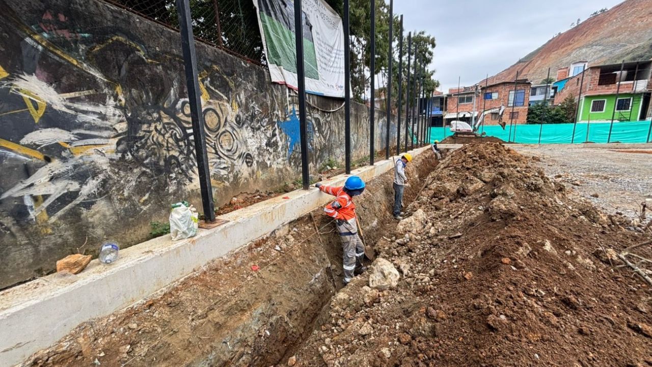 ¡Avanza el deporte! La cancha sintética en Bello va por el 60% de su construcción en Santa Rita