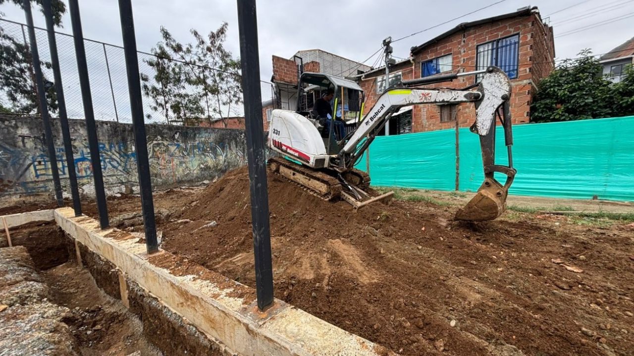 ¡Avanza el deporte! La cancha sintética en Bello va por el 60% de su construcción en Santa Rita