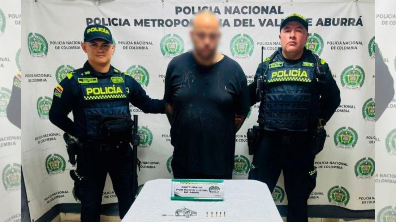 Pillaron a ciudadano estadounidense con un revólver en el bolsillo en Medellín