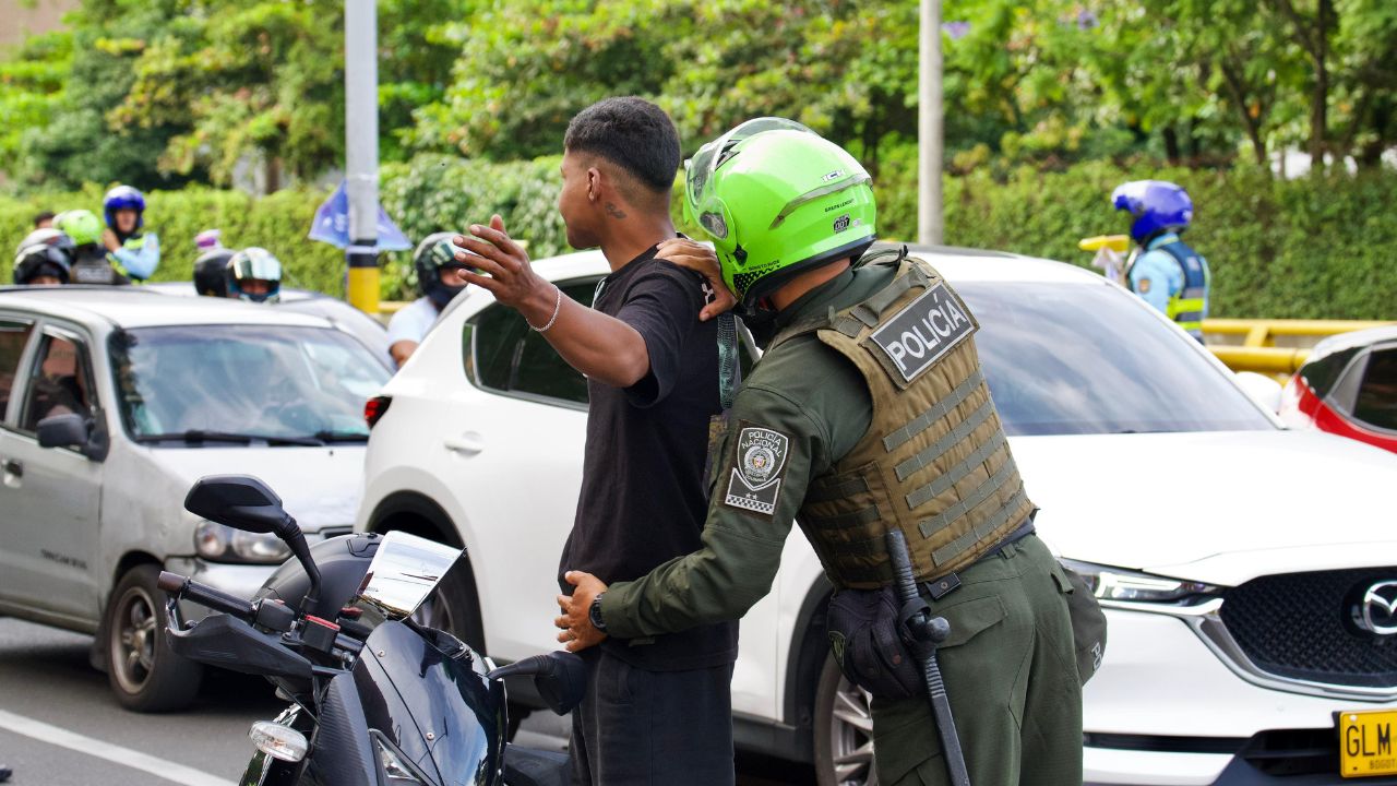 ¡25 capturados en megaoperativo de seguridad! Fico Gutiérrez despliega 122 uniformados por las calles de Medellín