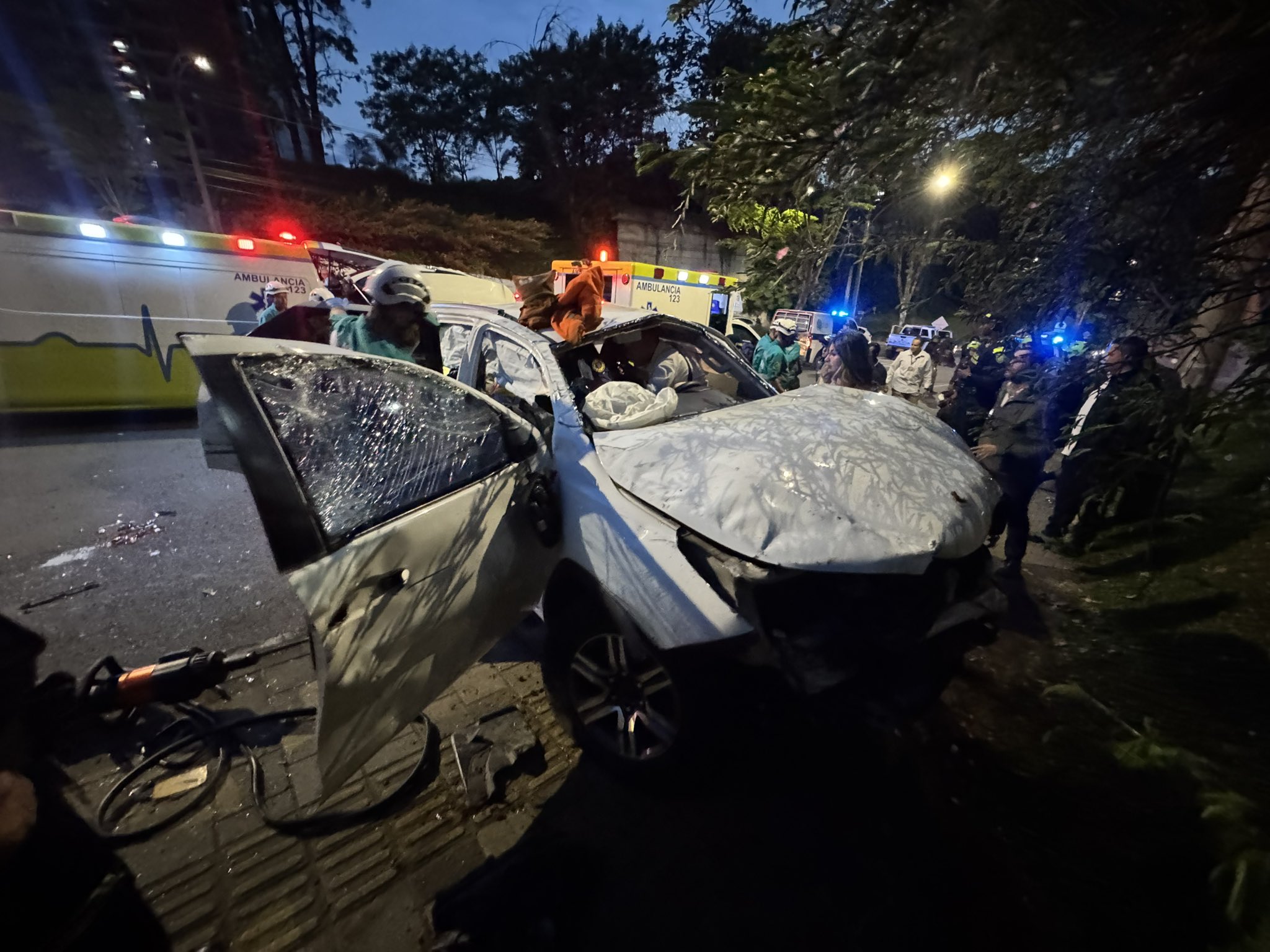 Si va para la loma de los balsos tome vías alternas: cerrada la vía por grave accidente