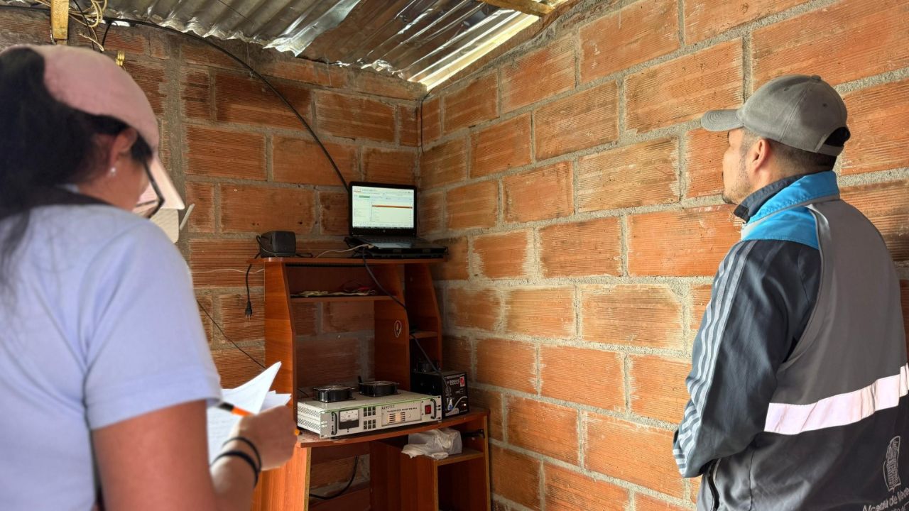 Desmantelan emisoras ilegales en Medellín