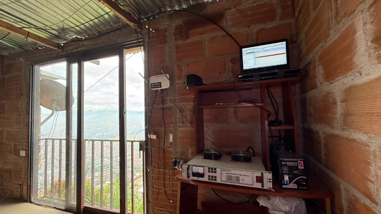 Desmantelan emisoras ilegales en Medellín
