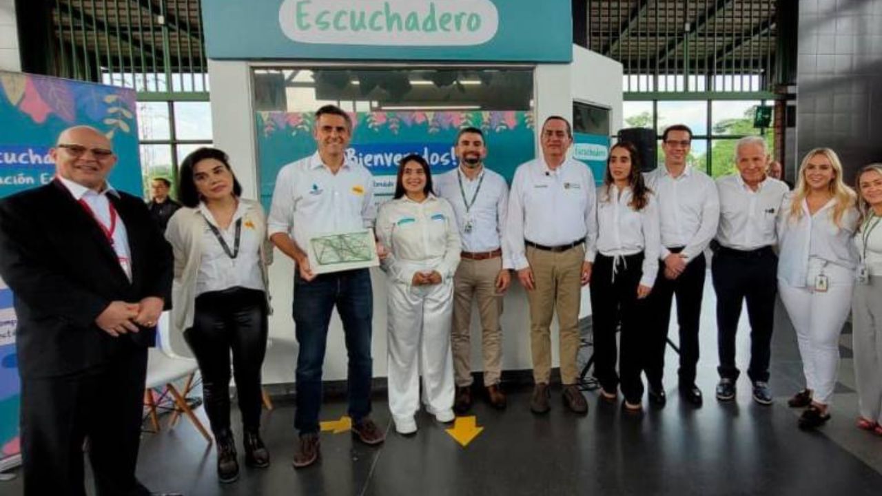 Metro de Medellín lanza nuevo escuchadero para la salud mental en la estación de Envigado