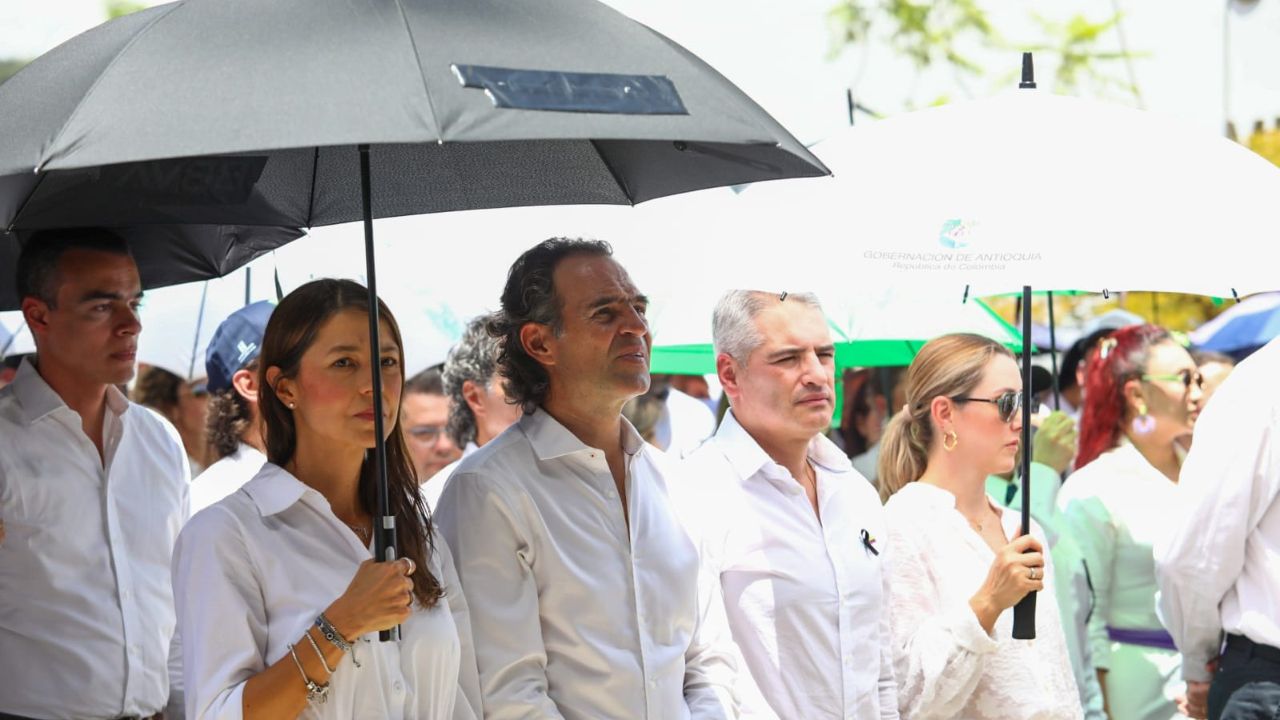 Así fue el segundo homenaje a Miguel Uribe en la plazoleta de La Alpujarra en Medellín