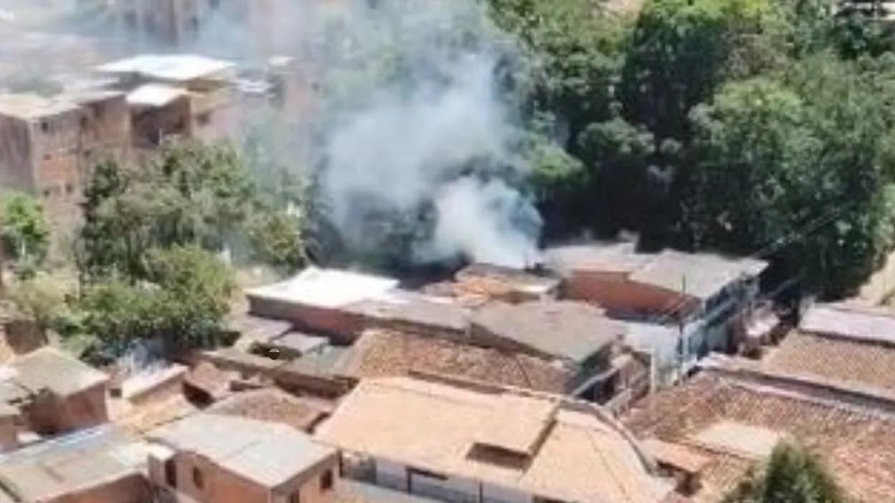 Reportan incendio estructural en Robledo