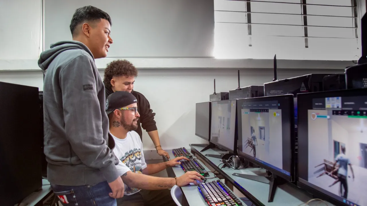 ¡8 mil cupos gratis! Medellín abre inscripciones para cursos de inglés, IA y videojuegos