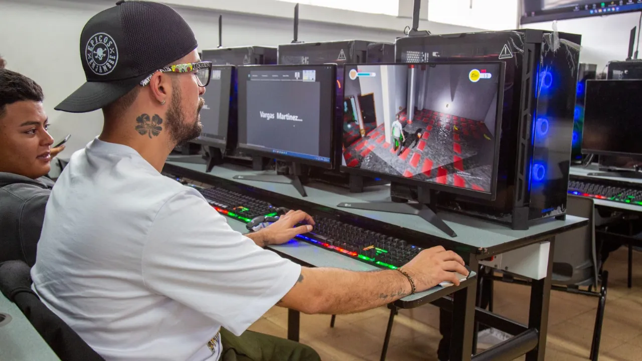 ¡8 mil cupos gratis! Medellín abre inscripciones para cursos de inglés, IA y videojuegos