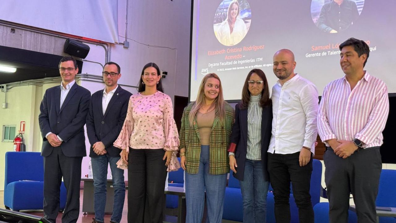 30 mil personas se formarán gratis en Inteligencia Artificial en Medellín