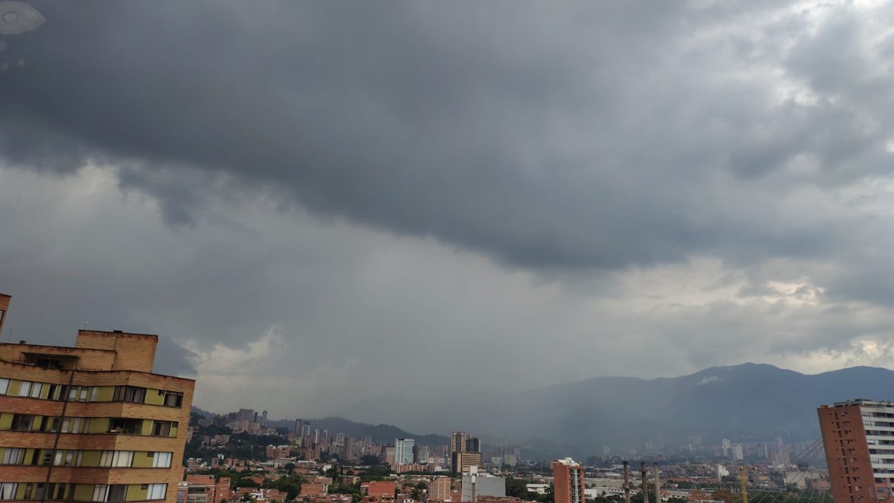 Fuertes lluvias en el sur: no olvide el paraguas para que no se moje