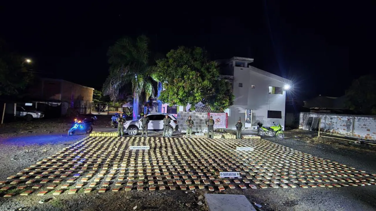  dejó tirada tonelada de marihuana en una vía del Valle del Cauca