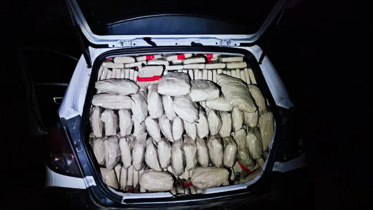  dejó tirada tonelada de marihuana en una vía del Valle del Cauca
