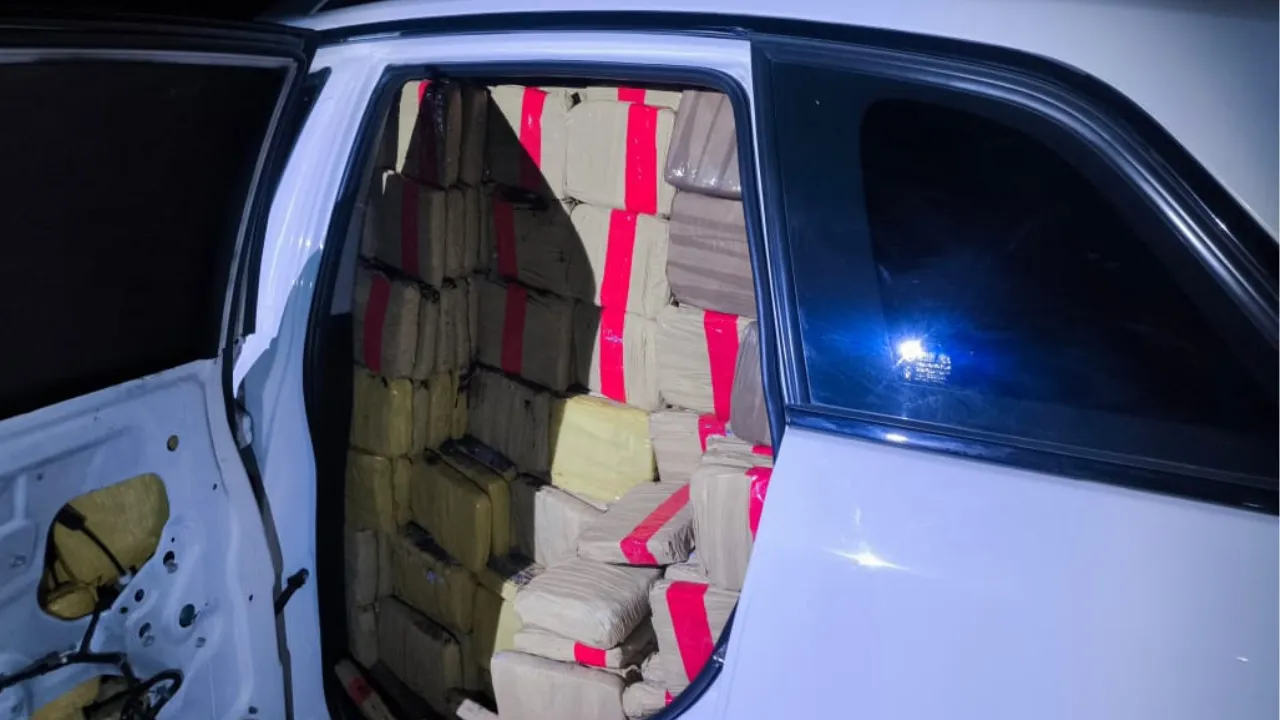  dejó tirada tonelada de marihuana en una vía del Valle del Cauca