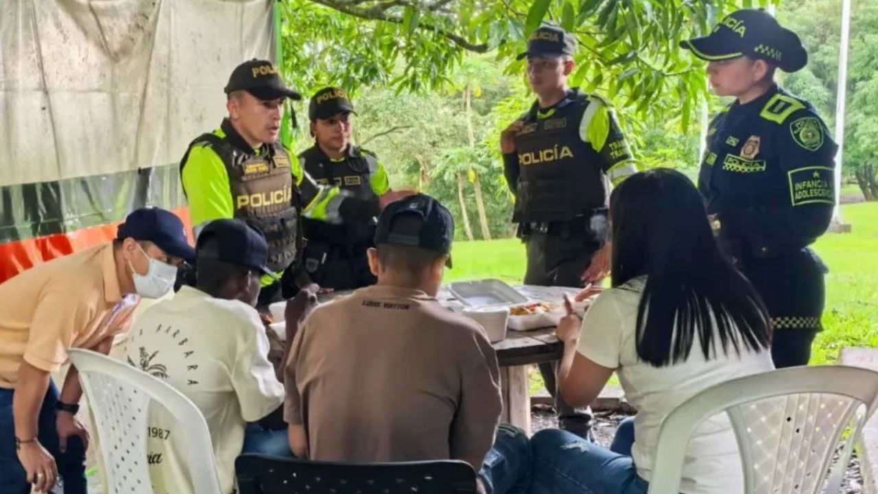 Sorprendieron camioneta con niños reclutados por disidencias en plena vía Bogotá–Villavicencio