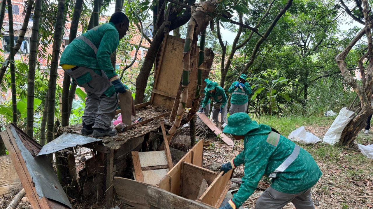  Autoridades alertan por desechos en quebradas de Medellín