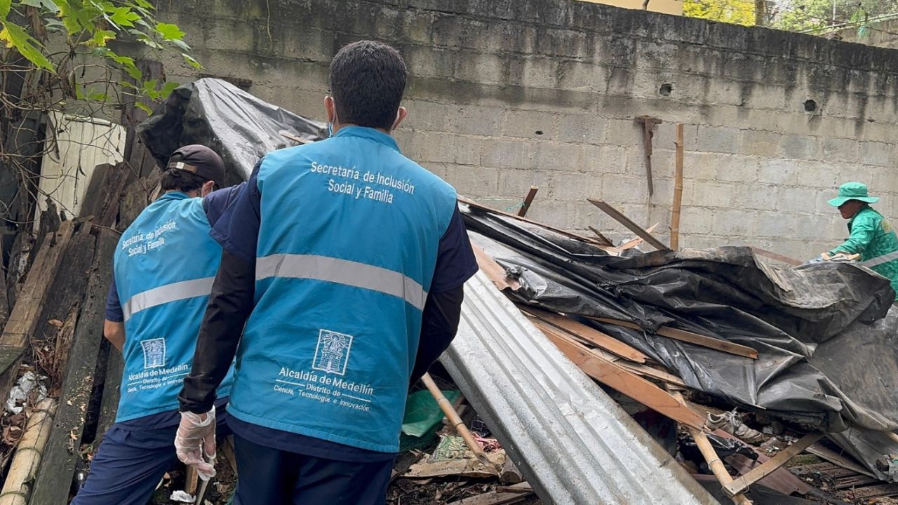  Autoridades alertan por desechos en quebradas de Medellín