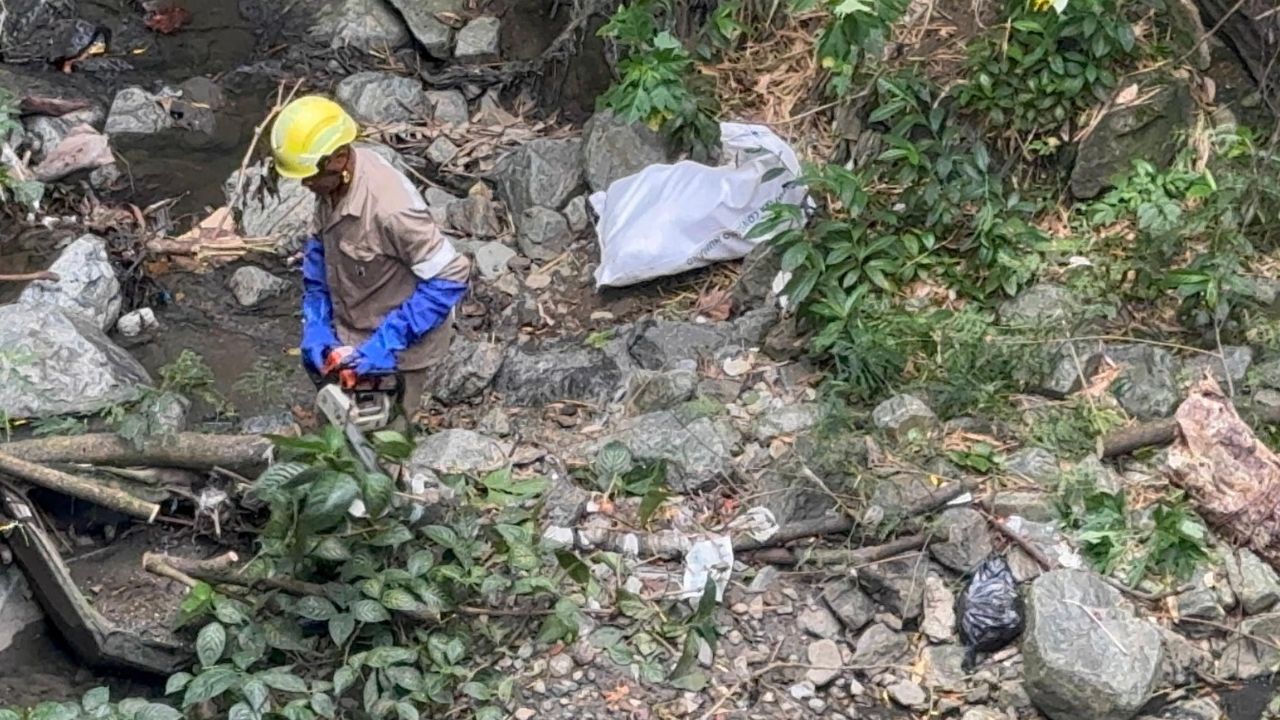  Autoridades alertan por desechos en quebradas de Medellín