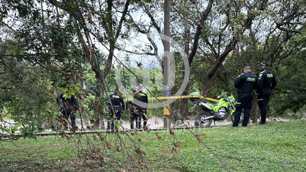 ¡Con tatuajes pero sin ropa! Detalles del cuerpo hallado en el río Medellín a la altura de la estación Acevedo