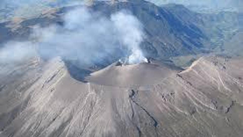 ¡Un sacudón! Volcán habría provocado fuerte temblor que puso a más de uno «con los pelos de punta»