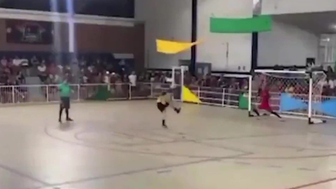 ¡Tragedia! Portero muere tras atajar un penal con el pecho