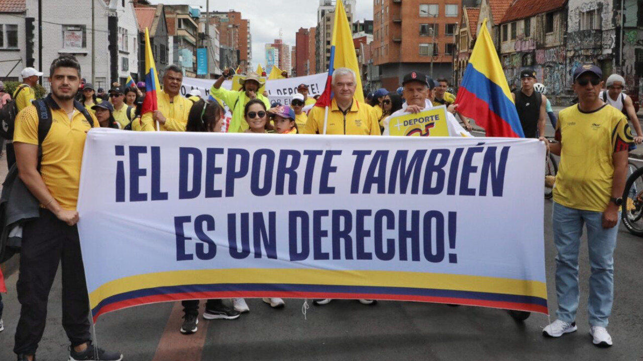 ¡El deporte, en la cuerda floja! Atletas y directivos marchan en un llamado angustiante al Gobierno
