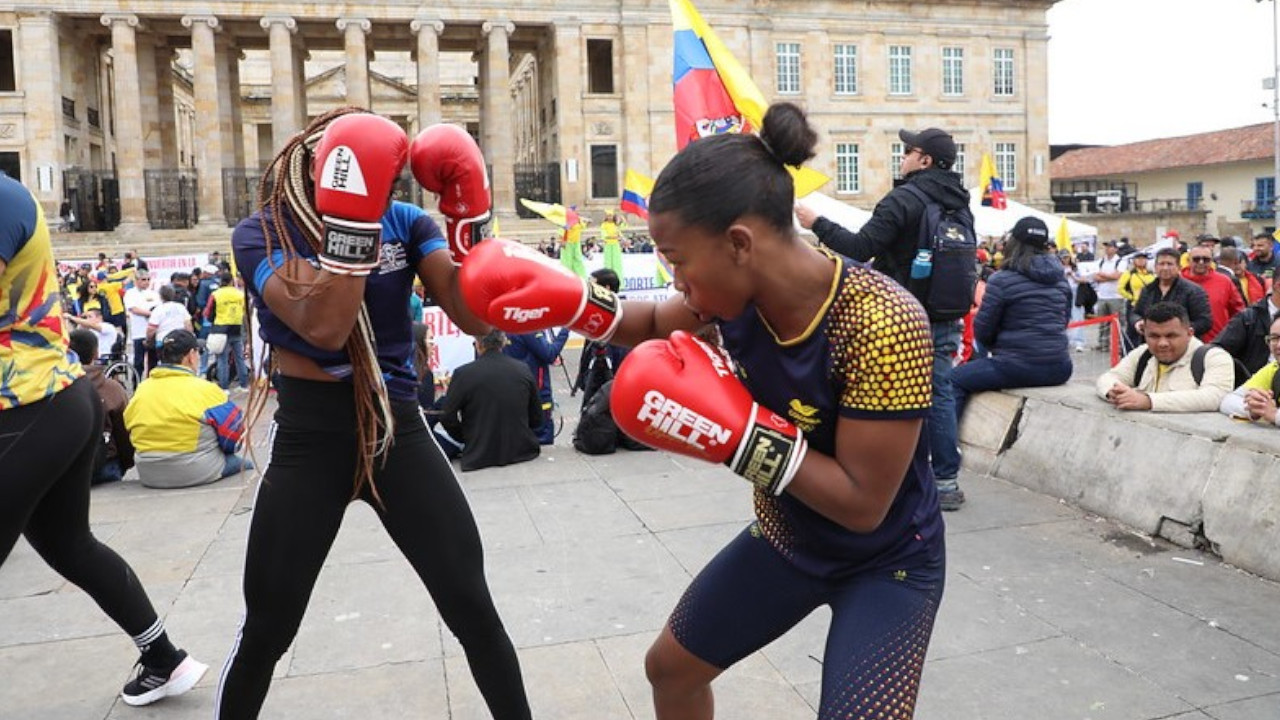 Deportistas colombianos se movilizan en defensa del presupuesto