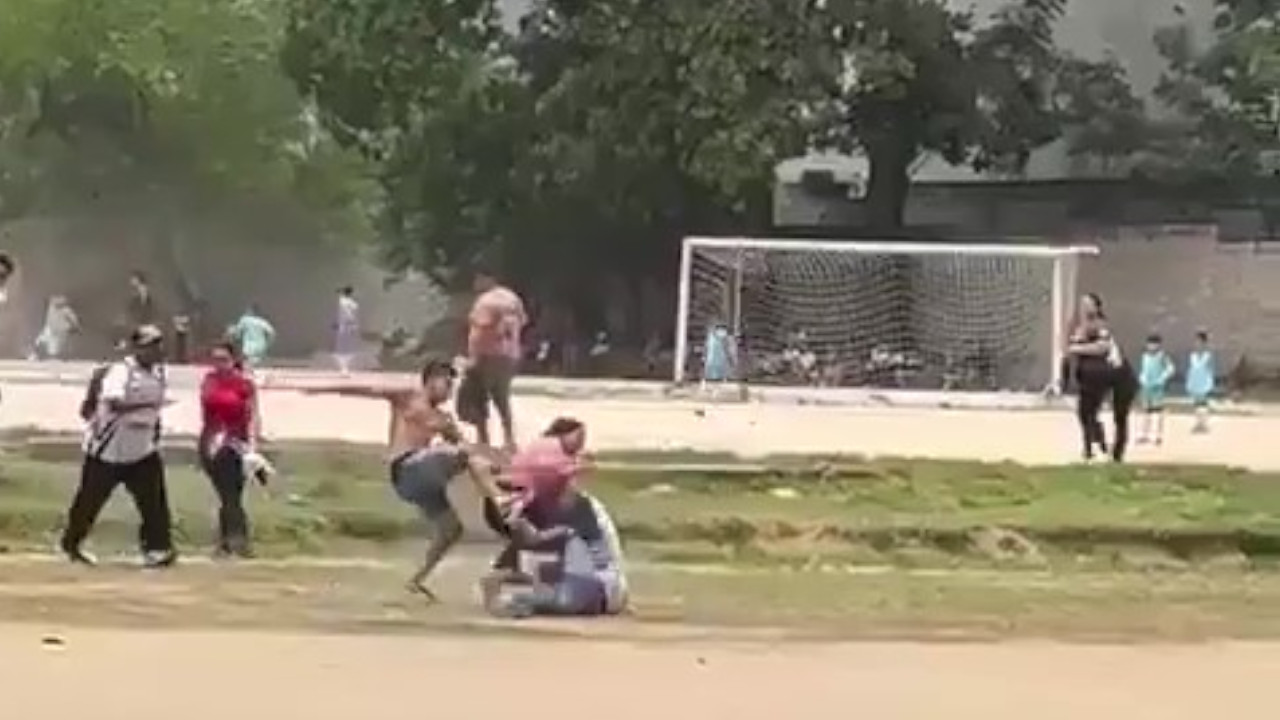 ¡Qué ejemplo! Durante un partido de la categoría Sub 10, padres de familia se fueron a los puños