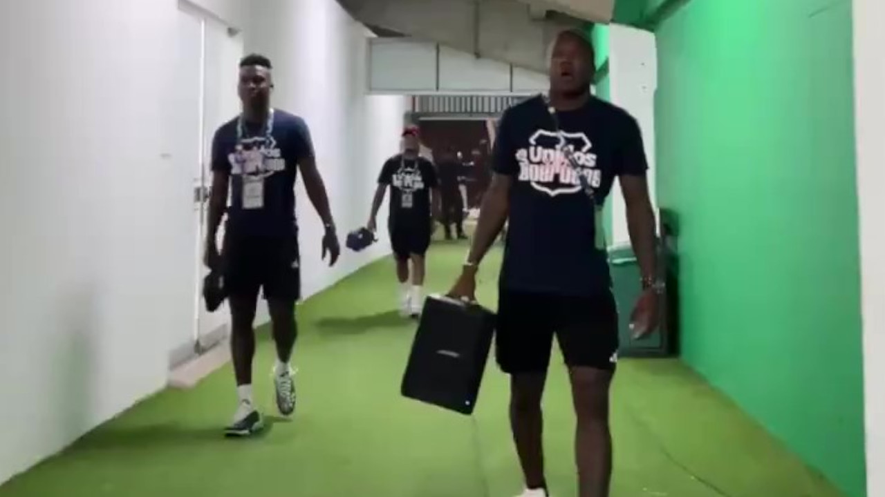 ¿Dedicatoria al Deportivo Cali? Chaverra y la canción que salió escuchando del estadio de Palmaseca
