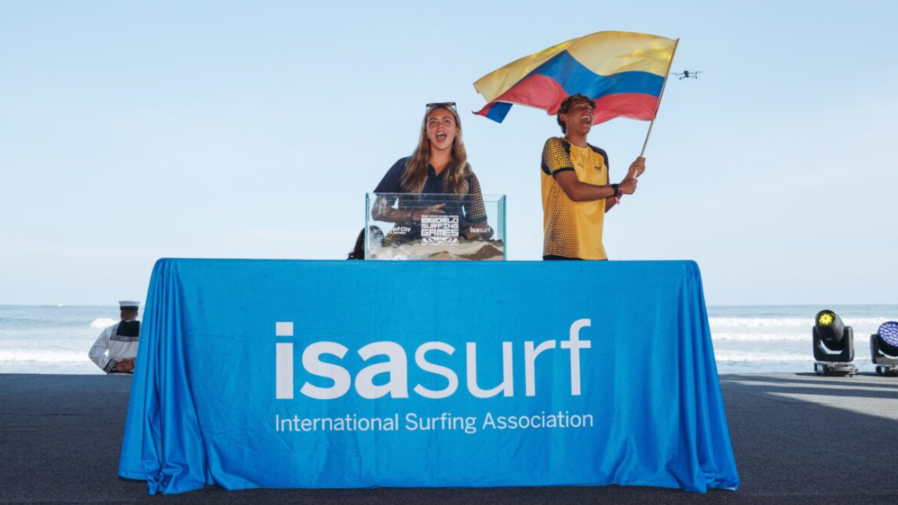 Con la mira en Los Ángeles 2028, surfistas colombianos debutan en El Salvador