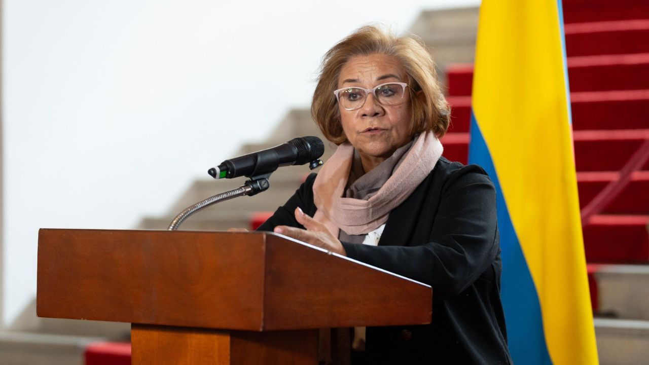 Canciller Rosa Villavicencio renuncia a la visa de EE.UU. tras sanción contra Petro