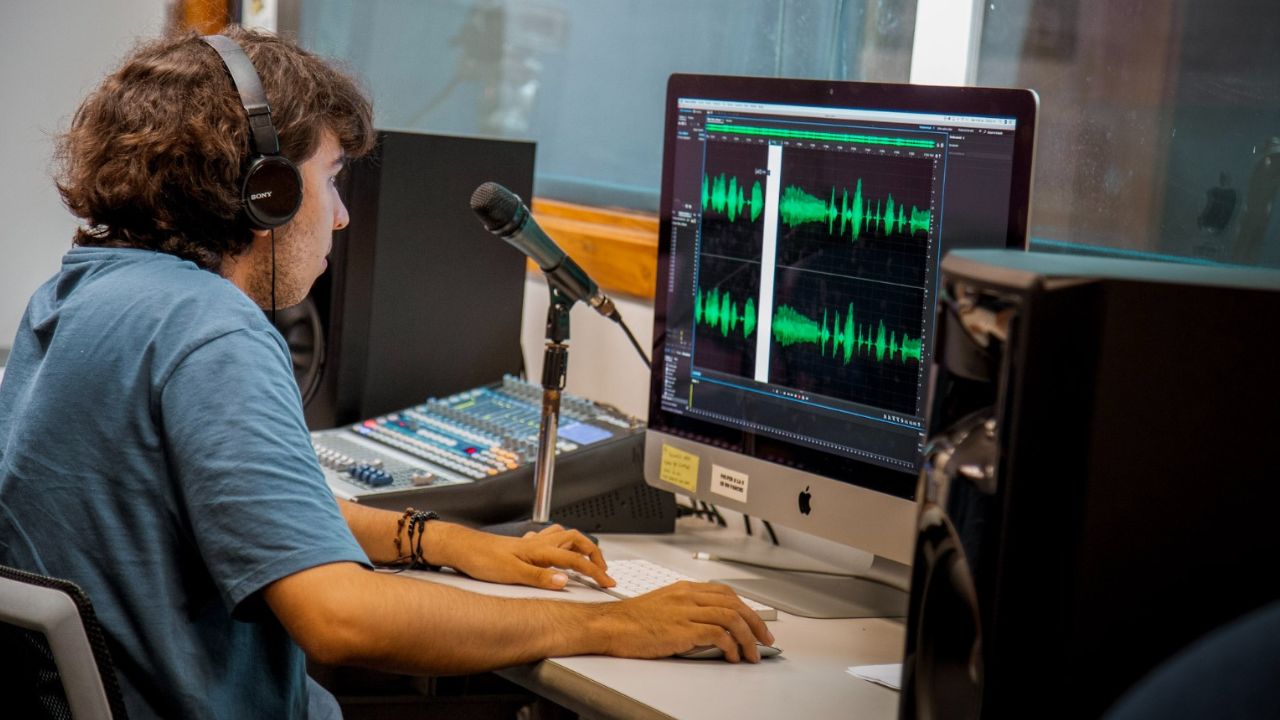 Más de 3 mil cupos gratis para estudiar EstudIA: cursos en moda, robótica, IA y más