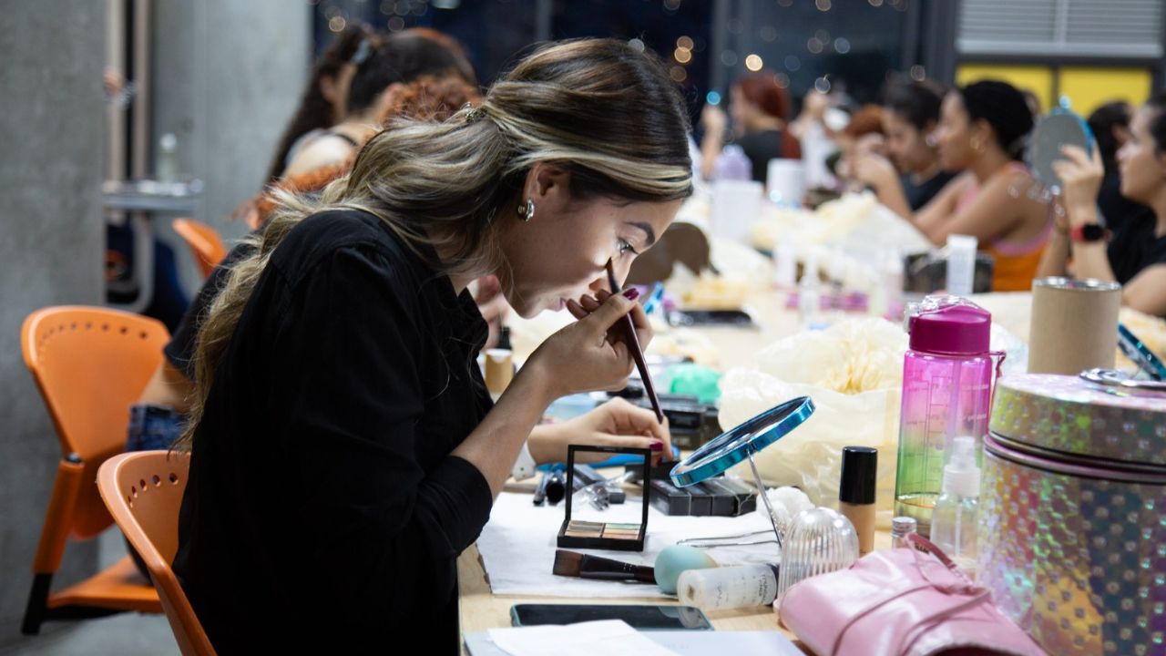 Más de 3 mil cupos gratis para estudiar EstudIA: cursos en moda, robótica, IA y más