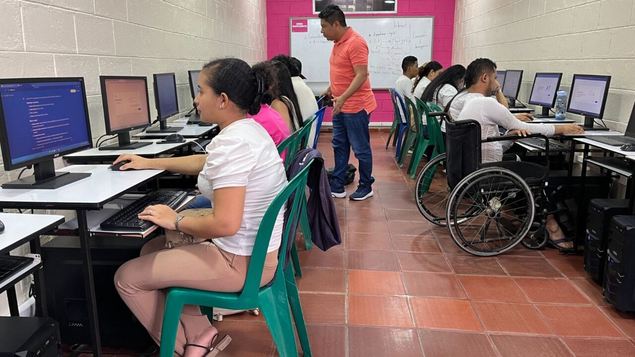 ¡Formación y oportunidades para víctimas del conflicto! ‘Formándonos para la Paz’ llega a 20 municipios