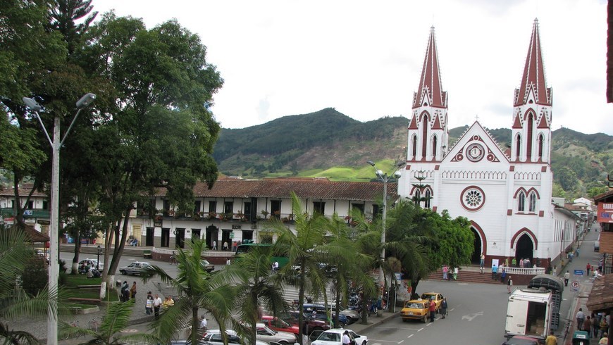 Ataque con arma traumática en La Ceja: tres heridos por intolerancia