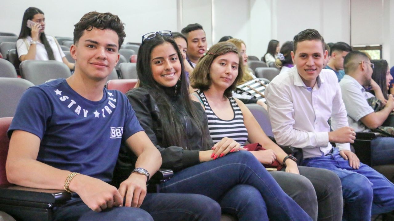¡Del colegio a la ciudad! Egresados pueden volver a liderar con 'El Líder Sos Vos La Red'