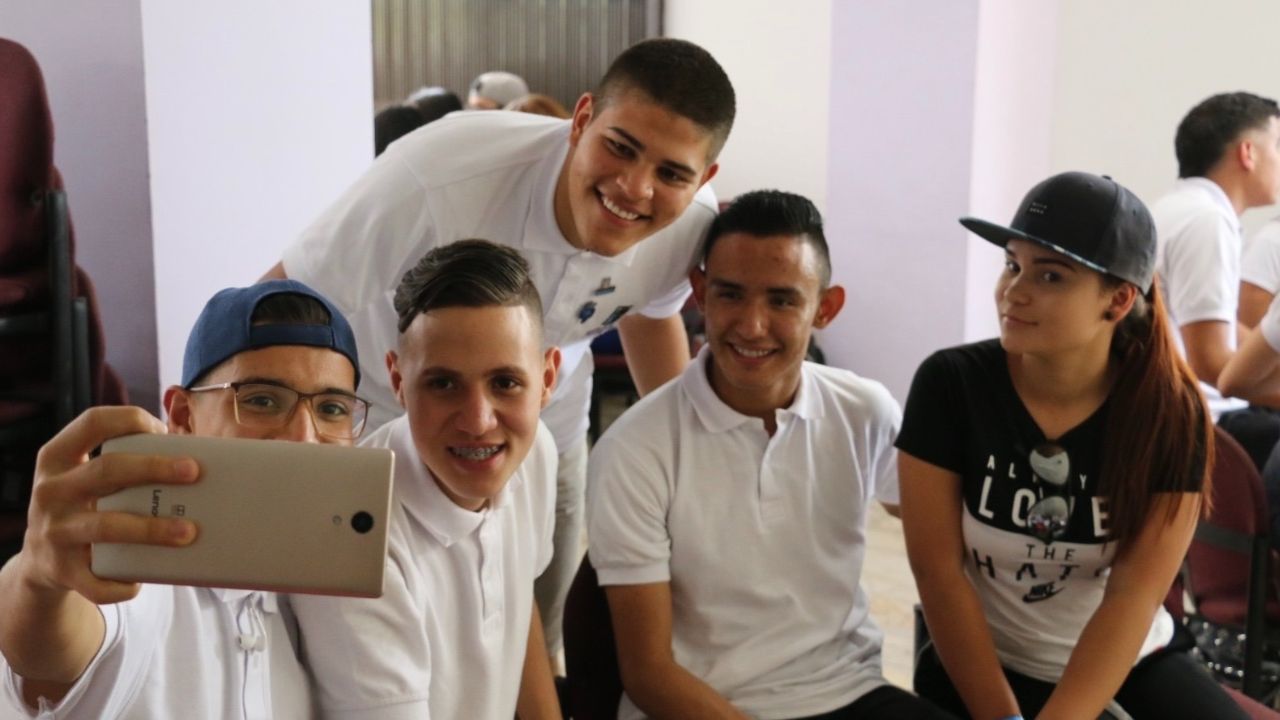 ¡Del colegio a la ciudad! Egresados pueden volver a liderar con ‘El Líder Sos Vos La Red’