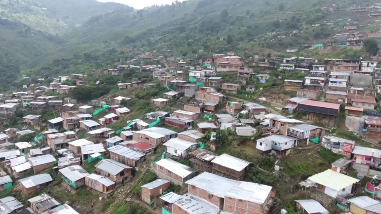 Alcaldías de Bello y Medellín se unen para regularizar predios en la 'Nueva Jerusalén'