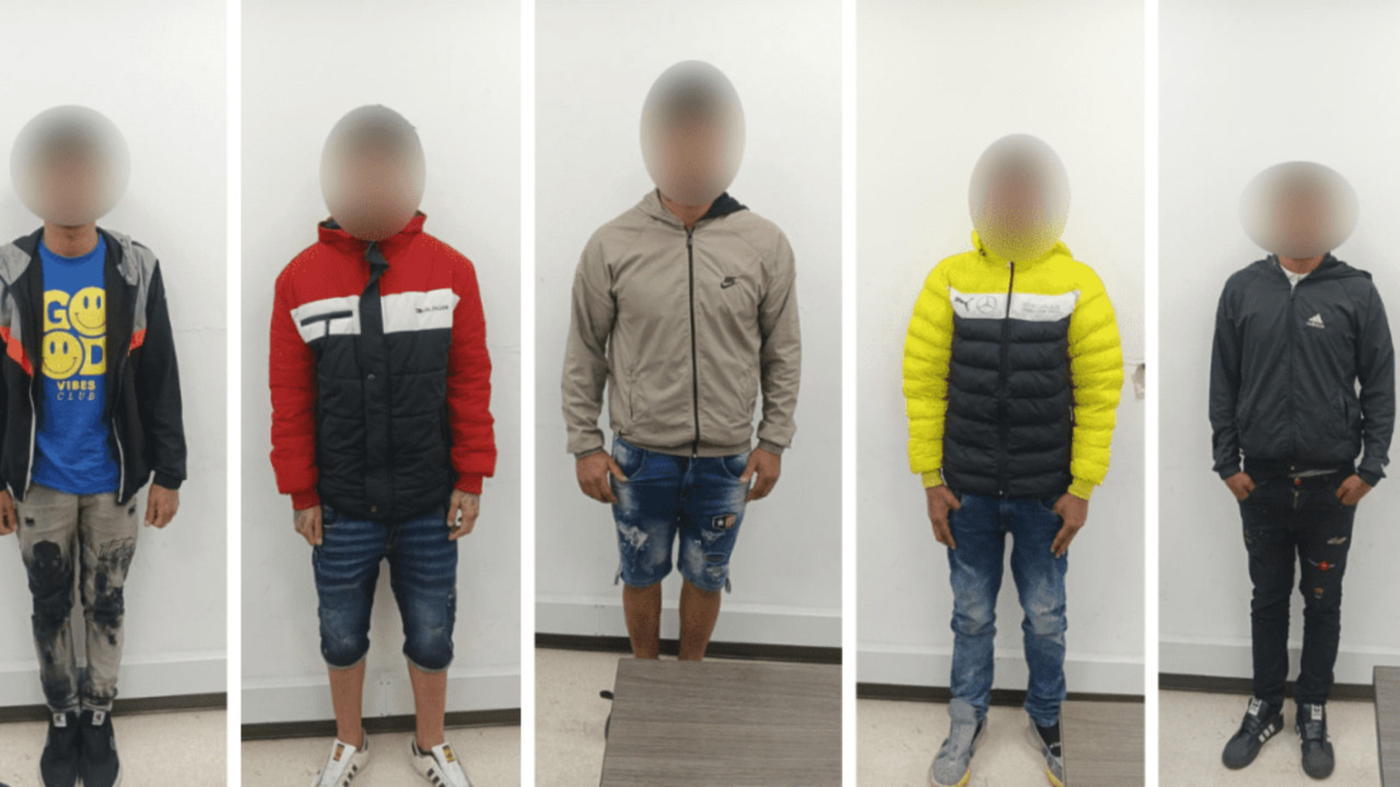 ¡Banda de ladrones pa’ la cárcel! Cayeron en flagrancia tras asaltar una droguería en Chapinero y robar $48 millones