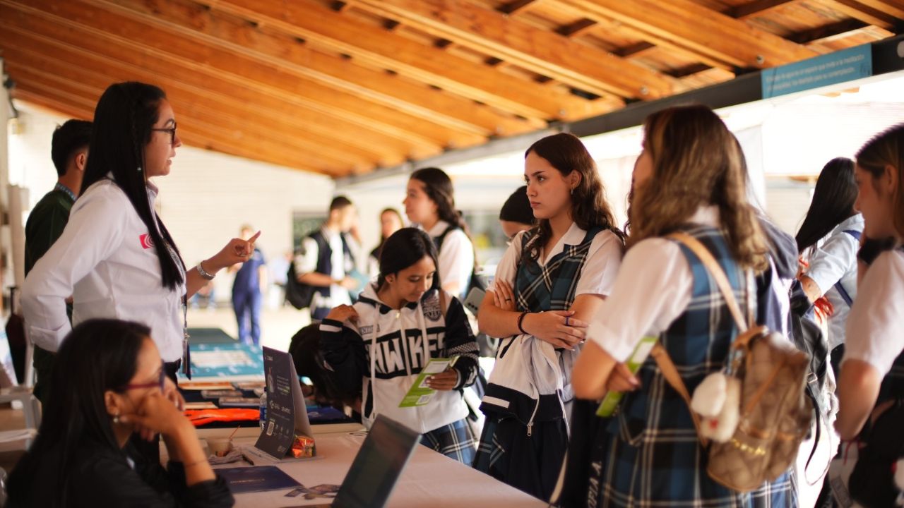 Medellín ofrece oportunidades educativas para jóvenes en las ferias 'Siguiente Nivel en tu Territorio'