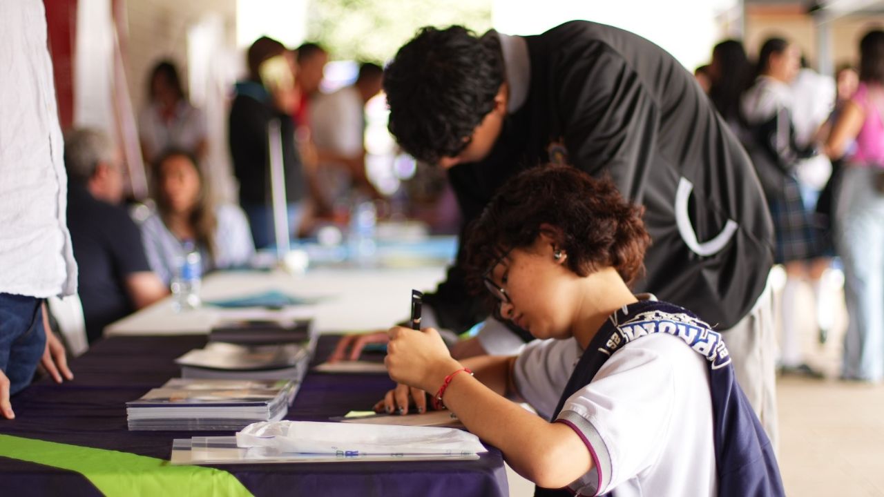 Medellín ofrece oportunidades educativas para jóvenes en las ferias 'Siguiente Nivel en tu Territorio'