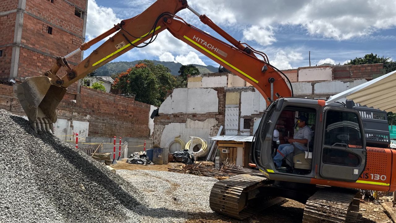 Medellín construye canal La Honda para prevenir inundaciones y proteger a 122 familias