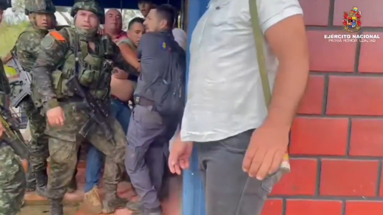 ¡Asonada contra el ejército! Comunidad de La Macarena impide la captura del guerrillero «Chimbo de Oro»