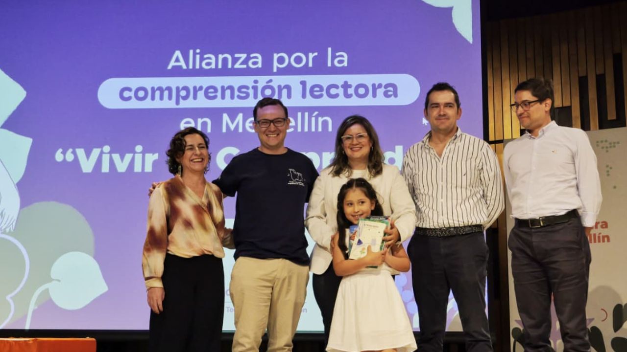 Medellín fortalece comprensión lectora en primaria con la estrategia 'Vivir es Comprender'